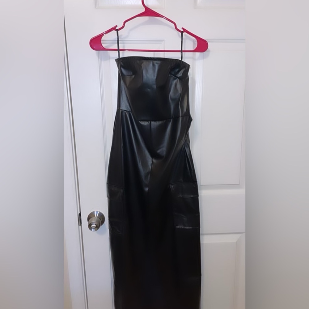 Latex strapless dress 🖤